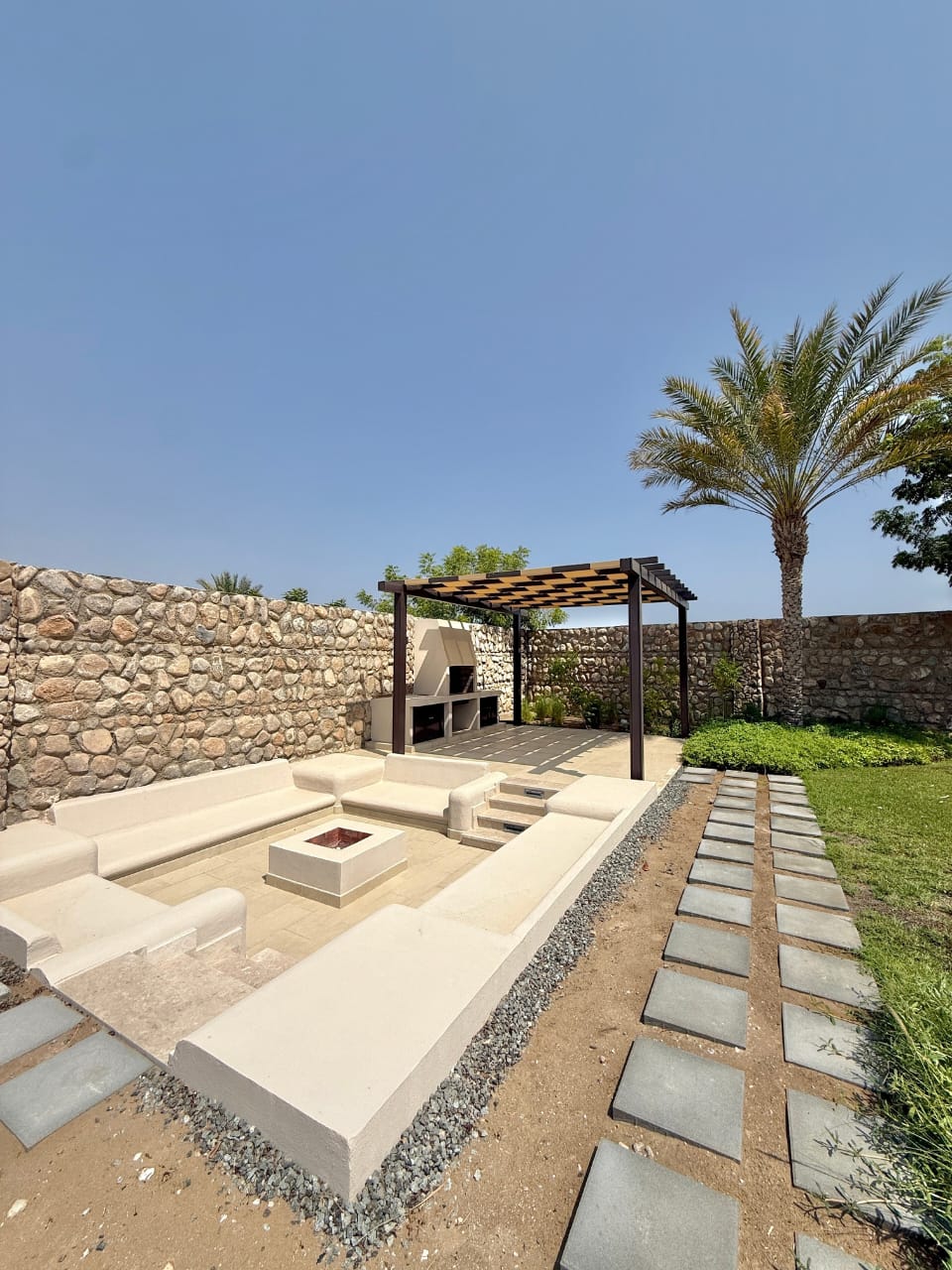 5-Bedroom Villa for Sale in Jebel Sifah | Private Pool & Freehold